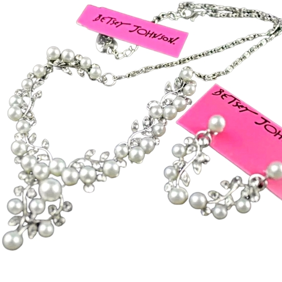 Silver plated crystal pearl necklace earrings set - Picture 12 of 13